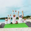 108x96.46in Sand Proof Picnic Blanket Water Resistant Foldable Camping Beach Mat w/ 4 Anchors 1 Carry Bag For 4-6 People